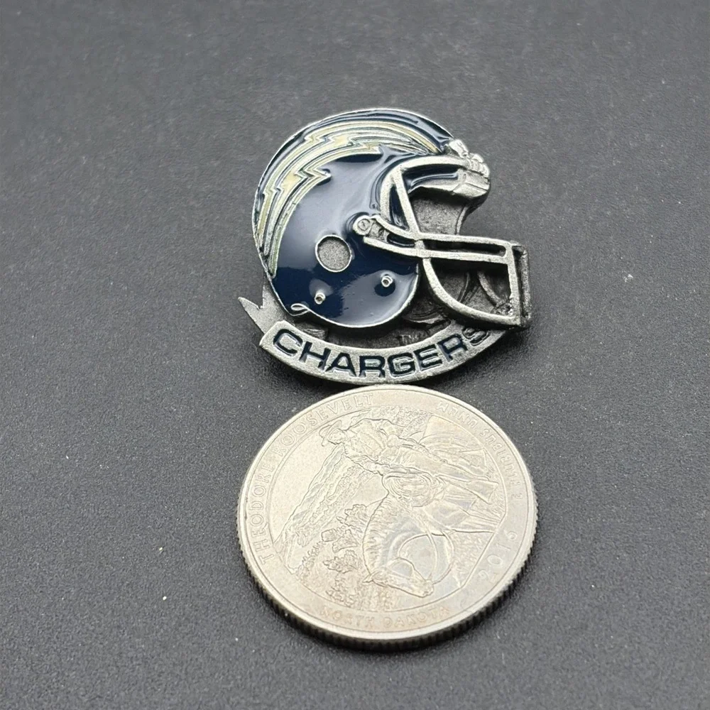 Vintage San Diego Chargers Helmet NFL Football‎ Fine Pewter Lapel Hat Pin
